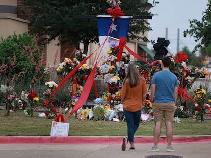 People look at a memorial to those killed at the Allen Premium Outlets mall after the mass shooting occurred on May 8, 2023 in Allen, Texas.