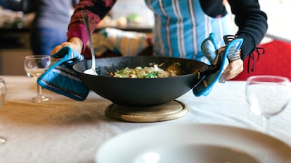 Accesorio perfecto para evitar daños en las superficies cuando los utensilios de cocina estén calientes. GETTY IMAGES.