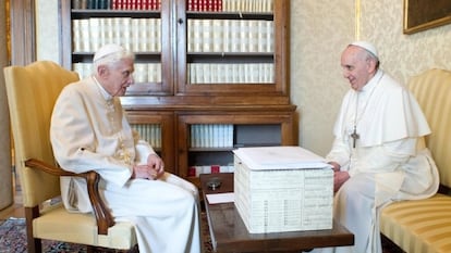 Pope Emeritus Benedict XVI chats with his successor Francis at Castel Gandolfo on March 23, 2013, the first image of two pontiffs.