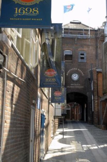 Interior de la fábrica de cerveza Shepherd Neame, en Faversham, cerca de Canterbury.