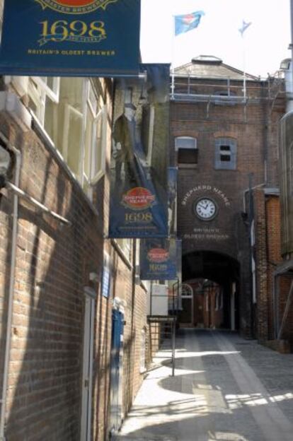 Interior de la fábrica de cerveza Shepherd Neame, en Faversham, cerca de Canterbury.