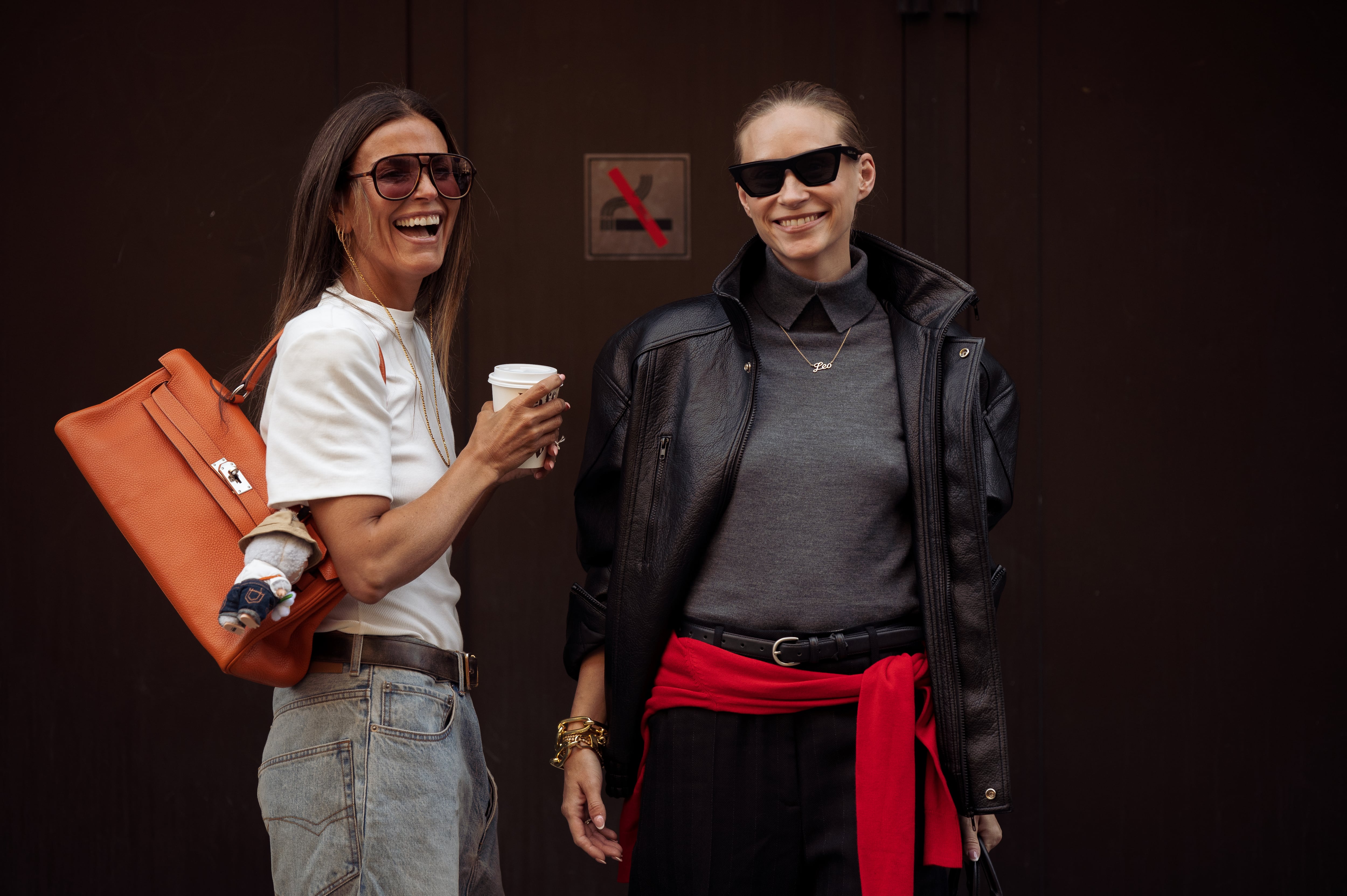 Il maglione rosso: il trucco di stile più richiesto dell’autunno