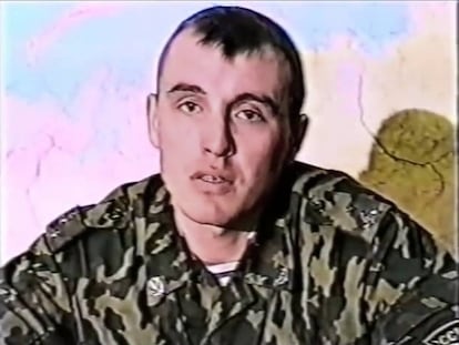 Denís Serguéyev en una imagen de un documental en 1999. Luego recibiría la identidad falsa de Serguéi Fedótov.