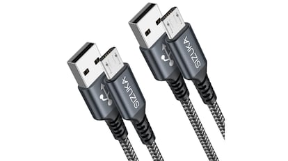 Vista los cables Micro-USB para cargar el móvil.