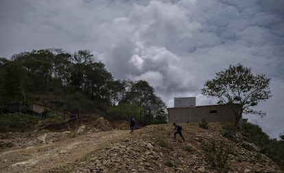 Migrantes centroamericanos en el departamento de Petén, Guatemala.