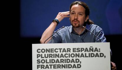 El secretario general de Podemos, Pablo Iglesias, interviene en la jornada que organiza su formaci&oacute;n &quot;Conectar Espa&ntilde;a: plurinacionalidad, solidaridad, fraternidad&quot; .