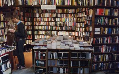 Interior de la librer&iacute;a Shakespeare &amp; company, en Par&iacute;s. 