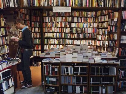 Interior de la librer&iacute;a Shakespeare &amp; company, en Par&iacute;s. 