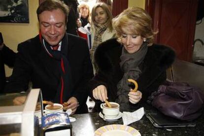 Juan Soler, candidato popular a la alcaldía de Getafe, junto a Esperanza Aguirre.