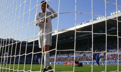 Cristiano se lamenta durante el partido contra el Alavés.