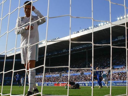 Cristiano se lamenta durante el partido contra el Alav&eacute;s.