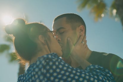 La tensión sexual entre Hugo (Jesús Mosquera) y Triana (María Pedraza) es otro de los puntos que vertebran la trama.