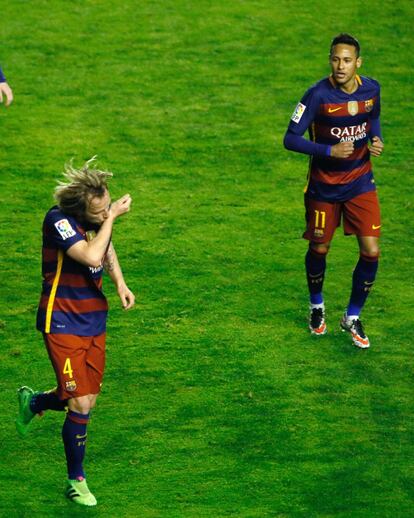 Rakitic celebra su gol al Rayo. 