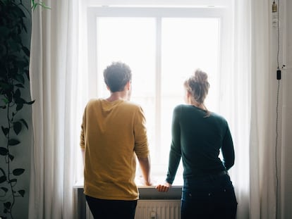 Se busca “pareja de urgencia” para confinamiento: qué hay detrás de la nueva era de los noviazgos exprés