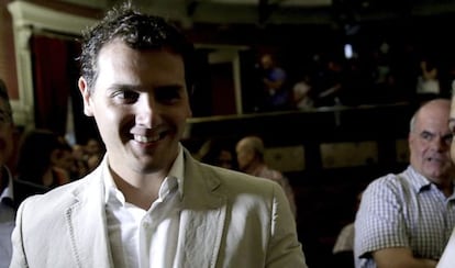 Albert Rivera, en Madrid, ante Carlos Gorriar&aacute;n, de UPyD. 