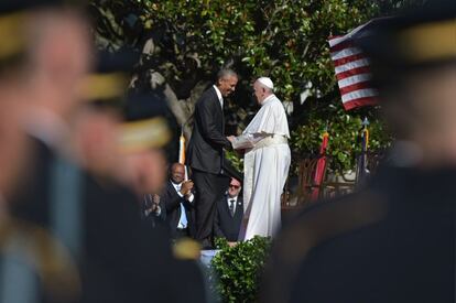 El presidente de Estados Unidos, Barack Obama recibe en la Casa Blanca al papa Francisco, el 23 septiembre de 2015.