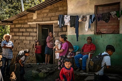 Pobladores de la comunidad Río Blanco, en Intibucá, el 11 de febrero de 2026.