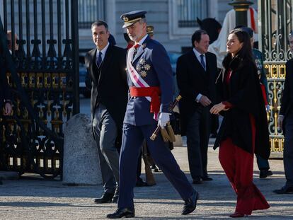 El rey Felipe VI, este viernes, en la celebración de la Pascua Militar en la plaza de la Armería de Madrid, frente al Palacio Real.