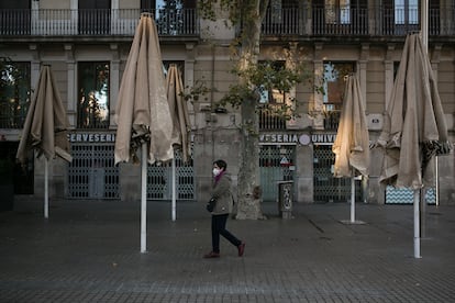 En la imagen, terrazas desmontadas en plaza Universitat de Barcelona el 16 de octubre.