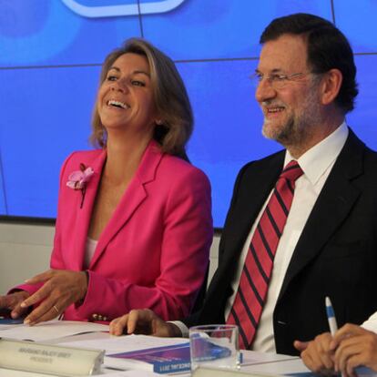 Dolores de Cospedal y Mariano Rajoy, durante la reunión ayer de la junta directiva nacional.