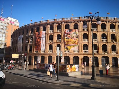 Fachada de la plaza de toros de Valencia.