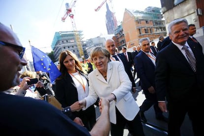 A chanceler Angela Merkel e o presidente alemão Joachim Gauck, durante a celebração em Frankfurt do 25º aniversário da reunificação alemã.