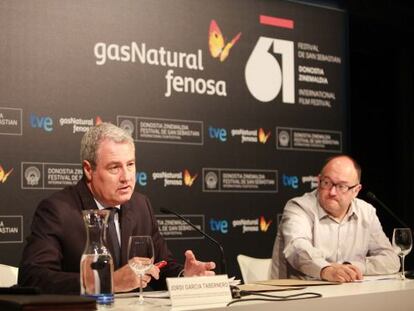 García Tabernero (izquierda), junto a Rebordinos, durante la renovación del convenio entre Gas Natural Fenosa y el Zinemaldia.