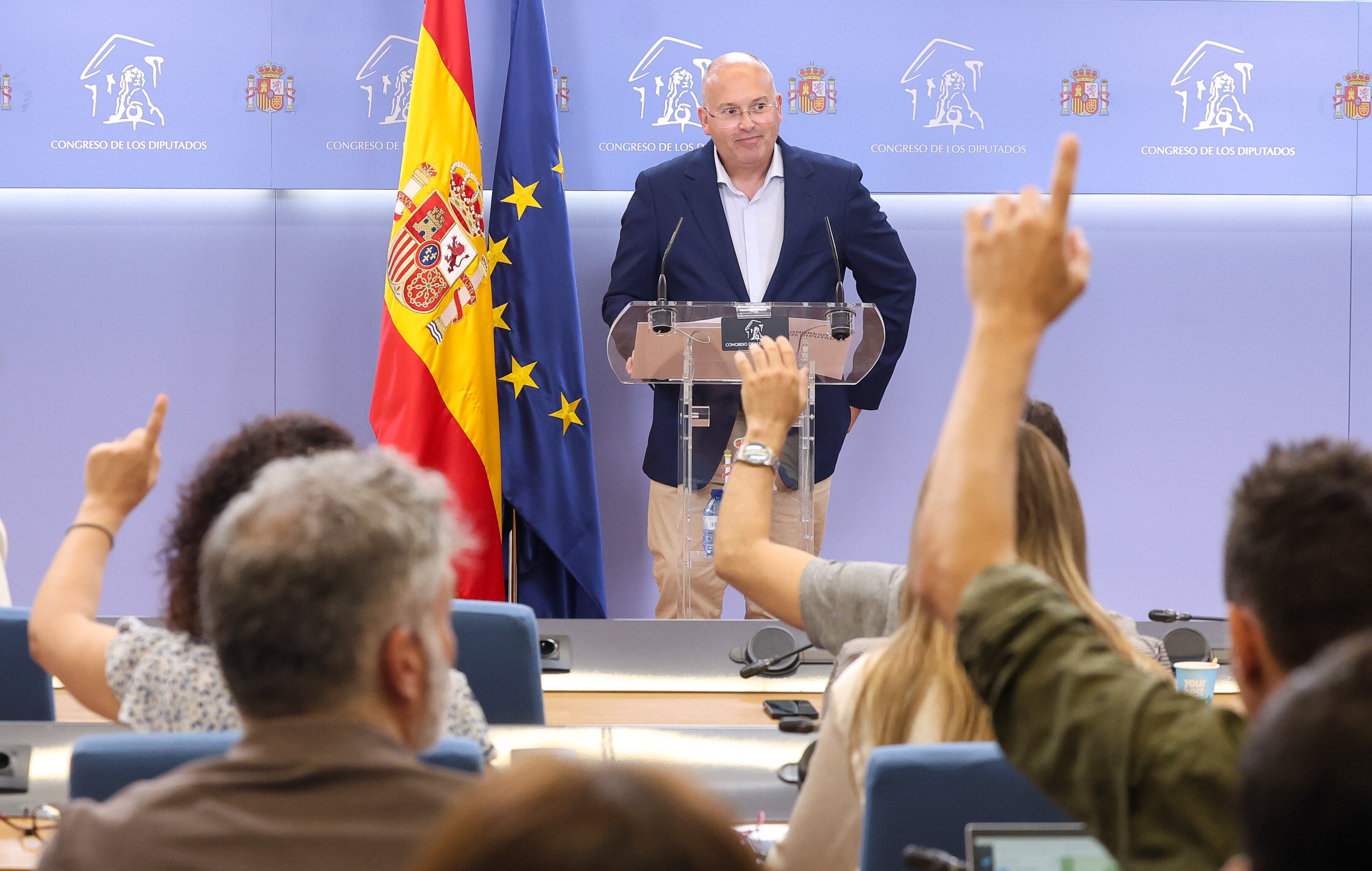 La ronda de contactos del PP rebaja la presión para que Feijóo presente una moción de censura