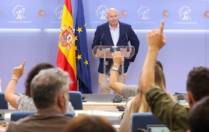 EL portavoz del PP en el Congreso, Miguel Tellado, durante una rueda de prensa en el Congreso, este martes.