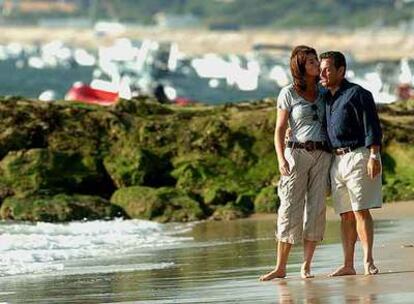 Cecilia y Nicolas Sarkozy, durante unas vacaciones en Arcachon, Francia, en agosto de 2006.