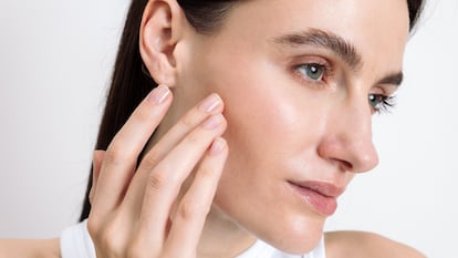 Artículo de EL PAÍS Escaparate sobre el sérum de Weleda que acaba con las imperfecciones.