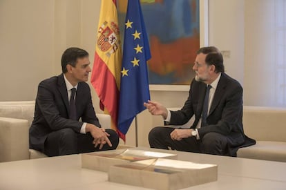 Mariano Rajoy, con Pedro Sanchez esta mañana en La Moncloa.