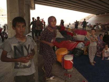 Refugiados yazid&iacute;es, bajo un puente en la kurda Dohuk.
 