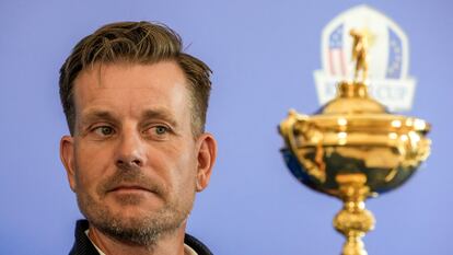 Stenson, en mayo pasado junto al trofeo de la Ryder.