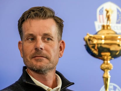 Stenson, en mayo pasado junto al trofeo de la Ryder.