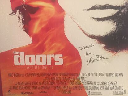 Cartel de la película de The Doord firmado por el director Oliver Stone.