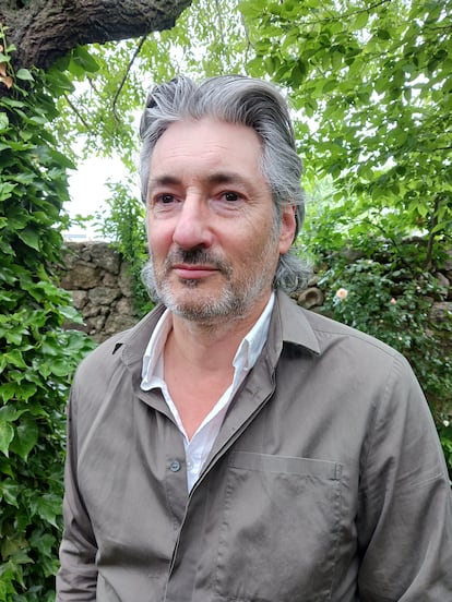 Retrato promocional del autor Luis Salaberría.