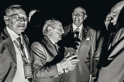 Joseph Blatter, expresidente de la FIFA (segundo por la izquierda, durante el congreso en abril en las Bahamas de la Confederación de la FIFA para América del Norte, Central y Caribe.