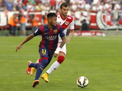 Neymar controla el balón en el partido frente al Rayo. 