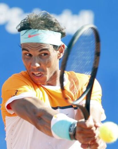 Nadal devuelve una bola en su partido ante Almagro.