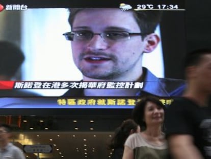 Un momento de la emisi&oacute;n de un reportaje sobre Snowden en Hong Kong.