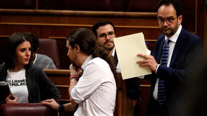 Antonio Hernando PSOe (d), Irene Montero, Alberto Garz&oacute;n, Podemos.