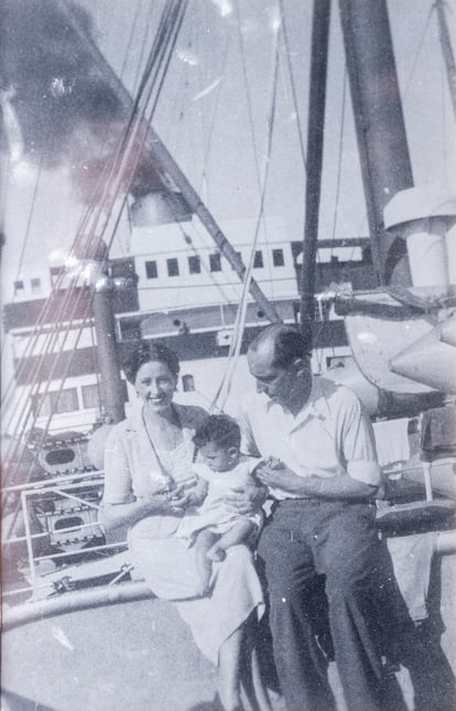 Regina Díaz, en el 'Sinaia' con sus padres, Argentina Martín Conde y Ramón Ignacio Díaz González.