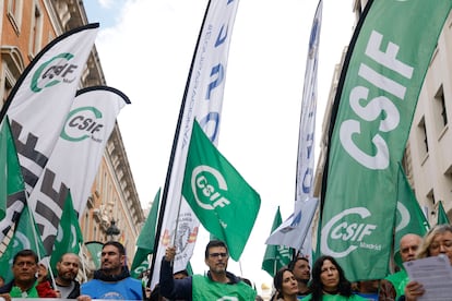Movilizaciones del CSIF en Madrid para que el Gobierno negocie la subida salarial de los empleados públicos en 2025.