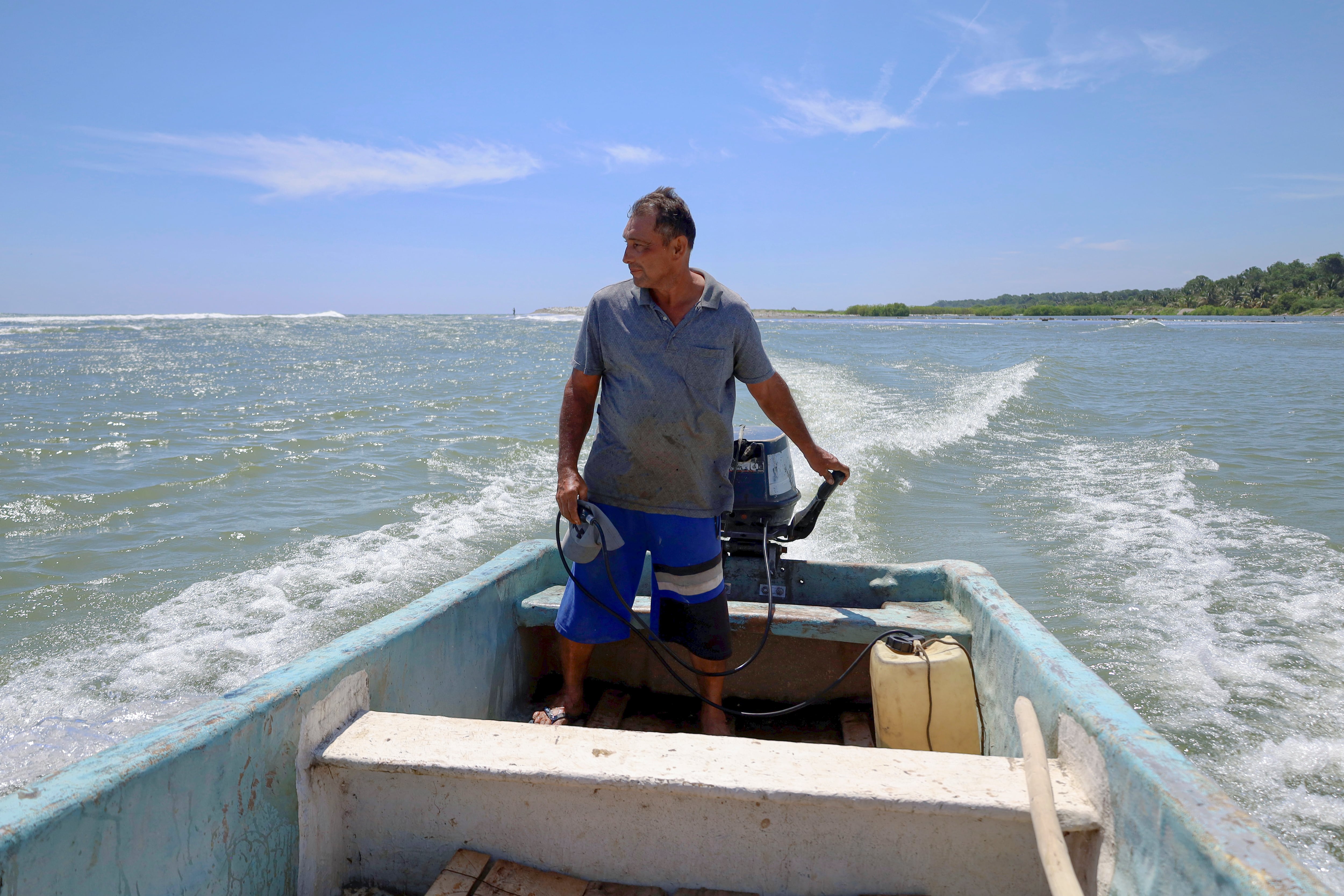 Walter, el pescador de cadáveres en los ríos de Chiapas: “Se está poniendo duro esto de encontrar muertitos”