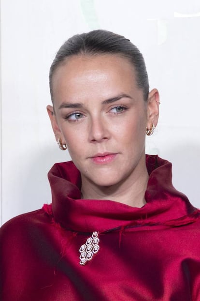 La sobrina de Alberto de Mónaco, Pauline Ducruet, se ha presentado en la gala junto a su pareja, Maxime Giaccardi. Se trata de la primera vez que posa junto a él en un evento de estas características, por lo que demuestra que ya es uno más de la familia.