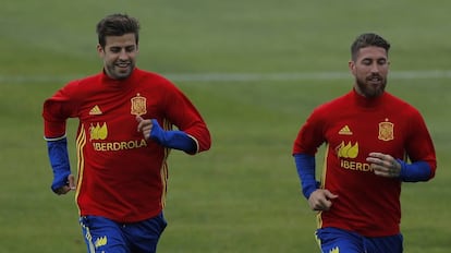 Piqué y Ramos, durante un entrenamiento