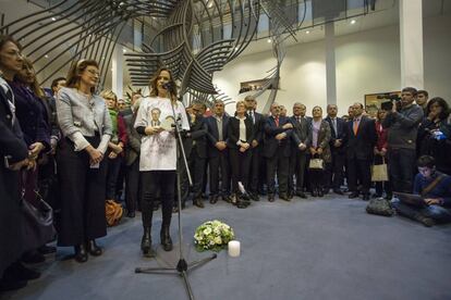 Teresa Jiménez-Becerril junto a Maite Pagazaurtundua, tras el minuto de silencio en el Parlamento Europeo.