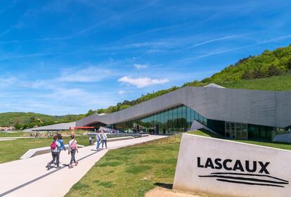 Exterior del Centro Internacional de Arte Rupestre (Lascaux IV) en Montignac (Dordoña).