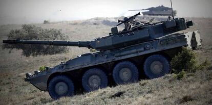 Blindado Centauro del Ejército en el campo de maniobras de San Gregorio en 2015.